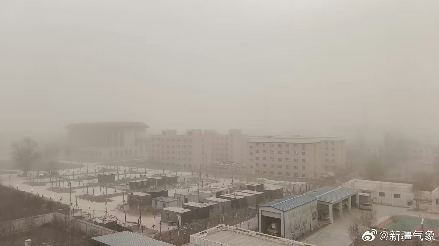 新疆特强沙尘暴，赤橙色天空犹如异世界，游客亲历车窗碎裂被吹走（组图） - 4