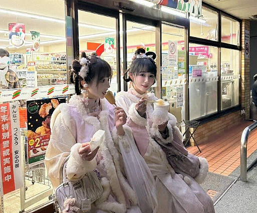 ​日本街头出现大量穿汉服的中国年轻人！日媒报道后，网友们竟是这么评论的...（组图） - 1