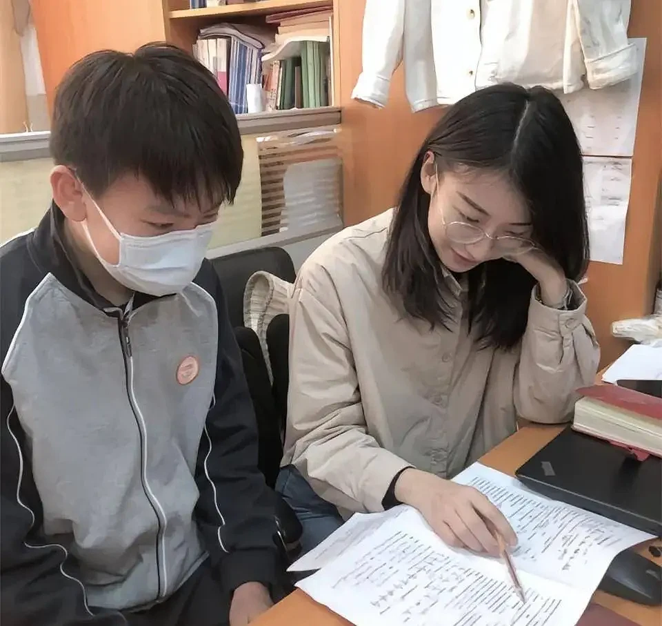 上海女老师被举报出轨16岁学生后续！疑大量私照被扒，占有欲太强（组图） - 9