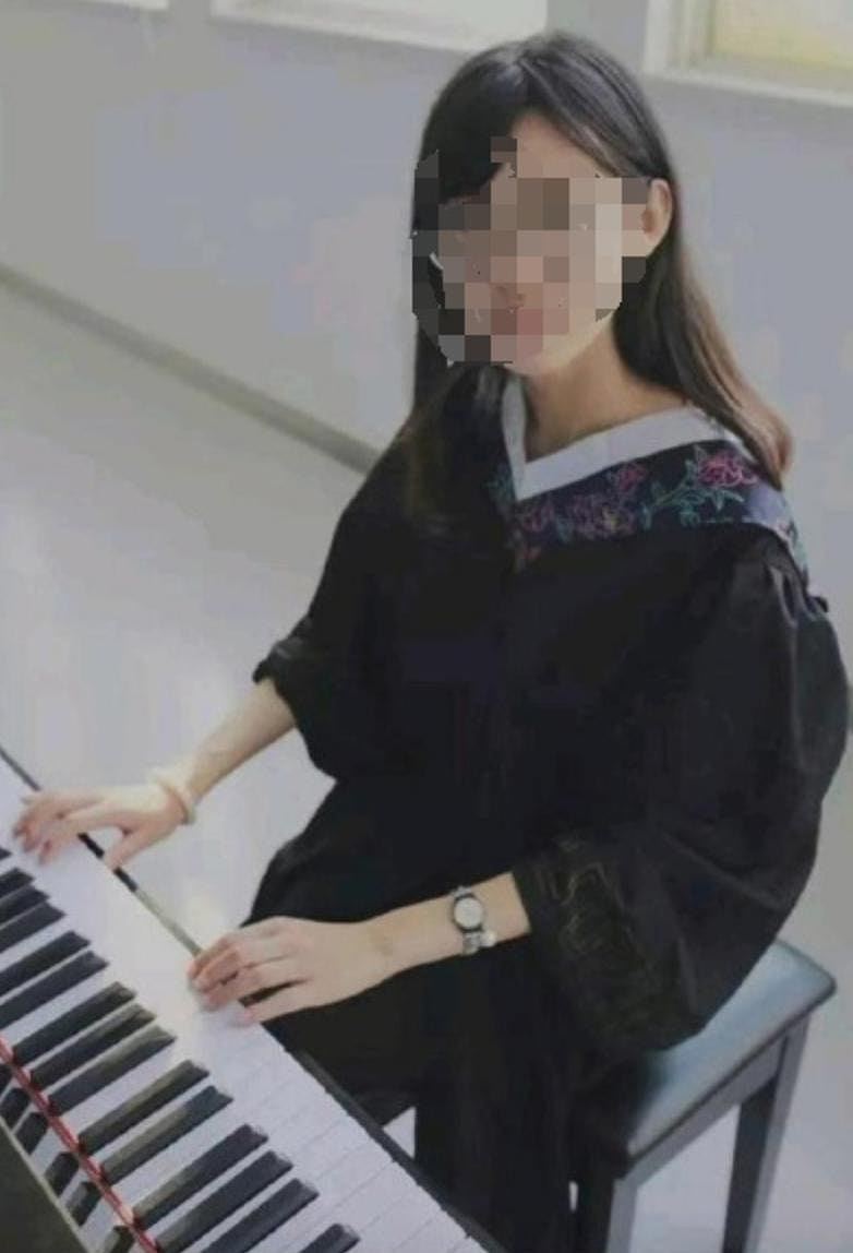 上海女教师涉出轨学生，官媒指16岁男是受害者：不可浪漫化师生恋（组图） - 2