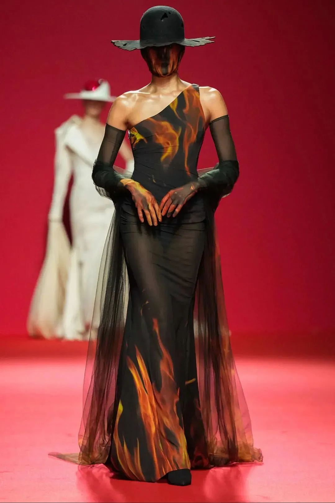 中式恐怖美学！中国设计师用“泣血新娘”，惊艳巴黎时尚圈（组图） - 10