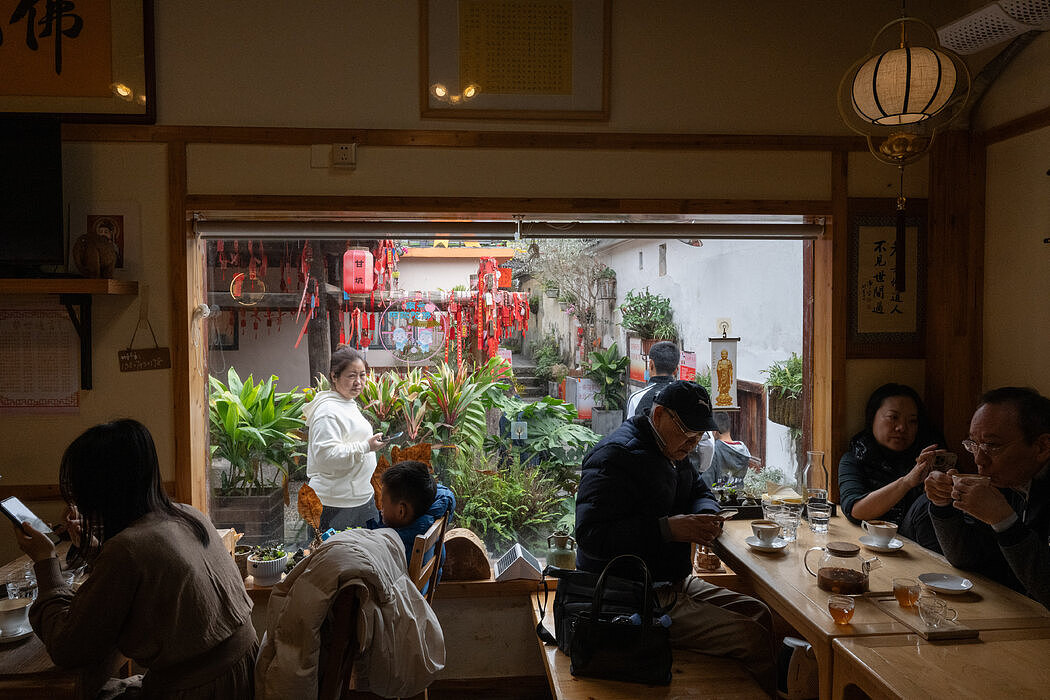 一家内地和香港人都十分青睐的茶馆。在社交媒体和聊天群中，数十万香港人在讨论深圳的美食和茶饮。
