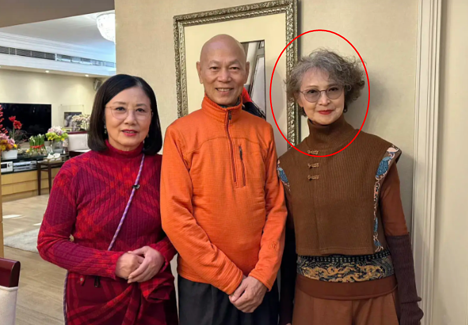 71岁赵雅芝和76岁汪明荃对比，扮嫩的尴尬和....（组图） - 12