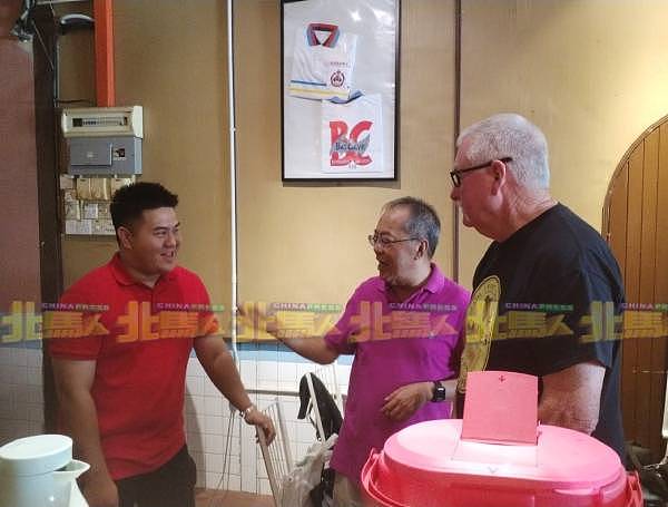澳洲老兵十几人马来西亚重游旧地！槟城峇达威餐室追忆青葱岁月（组图） - 2