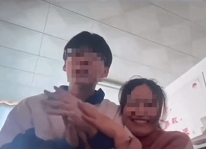 “女老师激吻学生”视频疯传！河北校方称查无此人，网友：就是我班主任（组图） - 3