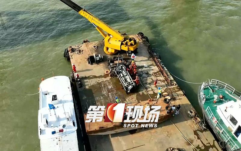 广州沥心沙大桥被撞完整影片曝光！5车10分钟内从断裂处直冲而下（视频/组图） - 13