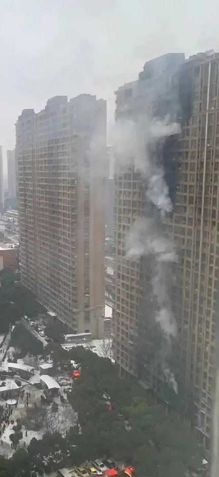 南京住宅大厦凌晨火警，大火波及多个单位，至少4人死（组图） - 2