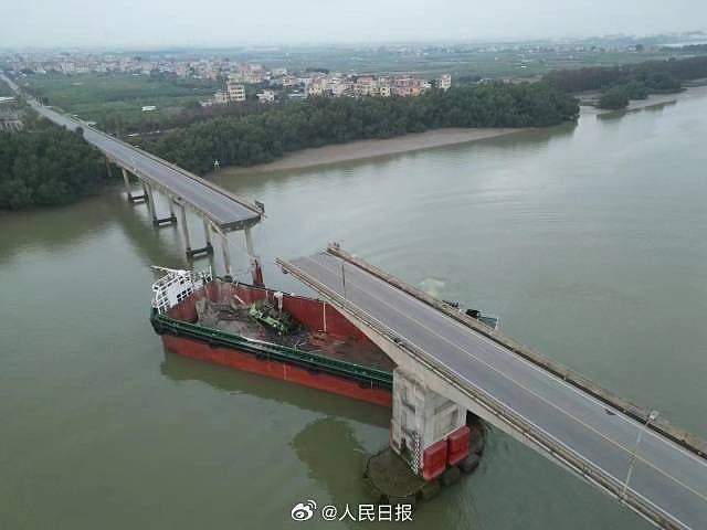 广州沥心沙大桥被撞完整影片曝光！5车10分钟内从断裂处直冲而下（视频/组图） - 9
