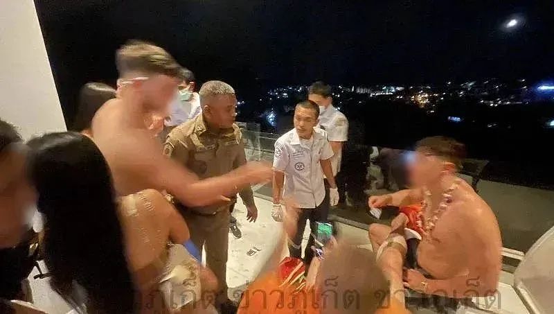 英国男子找7名泰国人妖开性爱派对，因价格谈不拢，惨被打进医院（组图） - 1