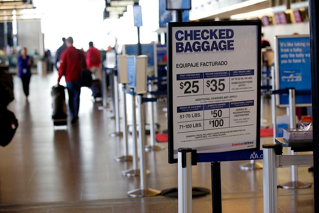 又一家航空公司上涨行李托运费，更多公司恐跟进（图） - 1