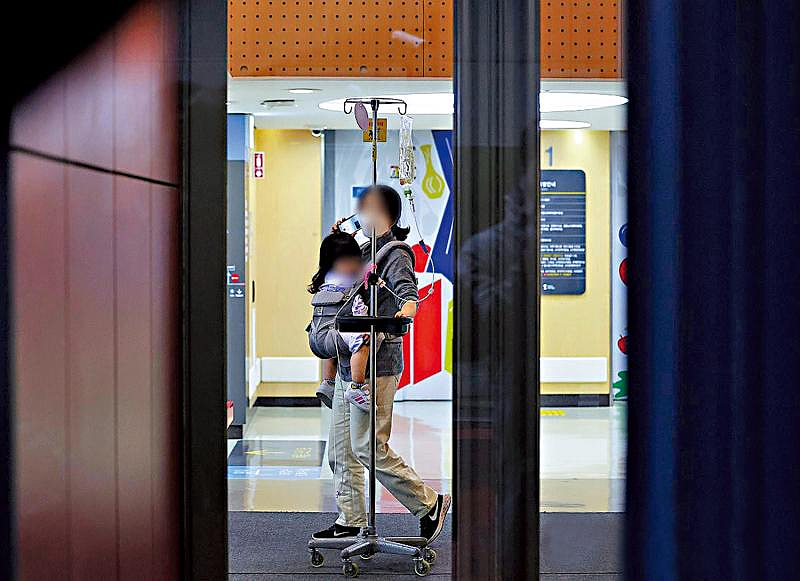 韩国医疗大瘫痪升级！数万医生医学生撂挑子走人：孕妇生不了、癌患活活痛死？（组图） - 16