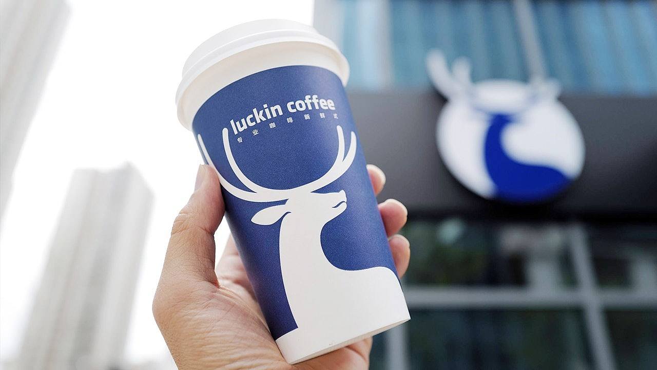 瑞幸咖啡去年国内总销售额逾248亿，超星巴克成中国“咖啡一哥”（组图） - 1