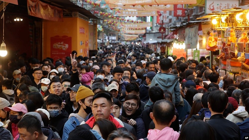 台湾最新民调：仅2.4%台湾人把“中国人”当作唯一身份认同，创调查记录新低（组图） - 1