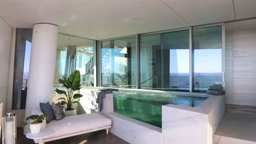 豪宅 | 悉尼最贵顶层公寓售价高达$1亿，海拔245米可俯瞰海港壮观全景！棕榈海滩豪华度假屋$2900万挂牌（组图） - 6