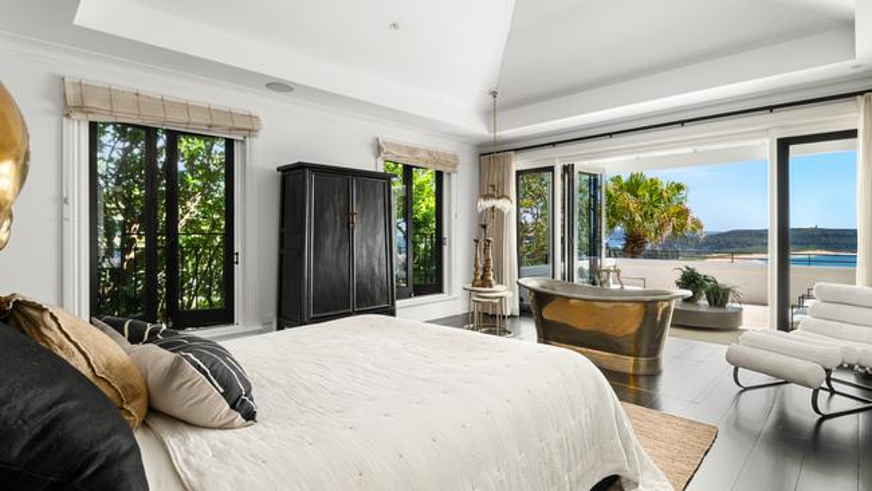 豪宅 | 悉尼最贵顶层公寓售价高达$1亿，海拔245米可俯瞰海港壮观全景！棕榈海滩豪华度假屋$2900万挂牌（组图） - 12
