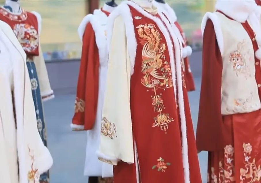 【时尚】“新中式”火出圈！ 网友：更适合中国宝宝体质的“新年战袍”（组图） - 7