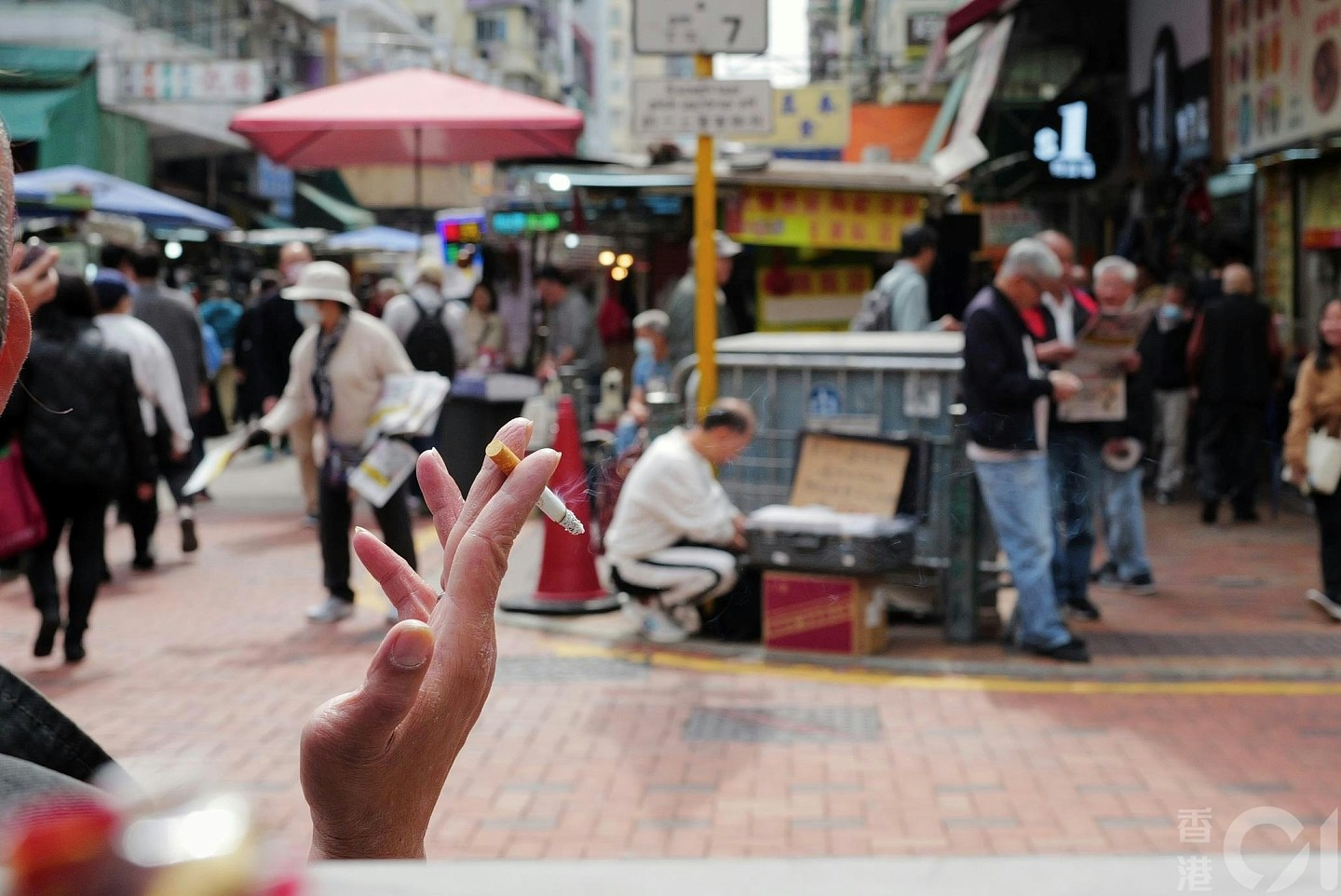 香港财政预算案消息盘点：派糖减甜消费券机渺，撤辣呼声高！势加烟税（组图） - 10