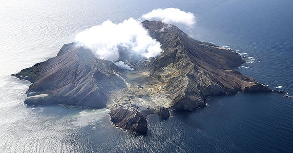 带澳洲旅客爬山遇火山爆发！新西兰5旅社未确保顾客安全判赔1.9亿（图） - 1