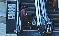 妈妈们小心！悉尼华人区商场扶梯事故频发，华裔男童脚被卷入受伤，大量网友吐槽：“三天两头坏！”（组图） - 28
