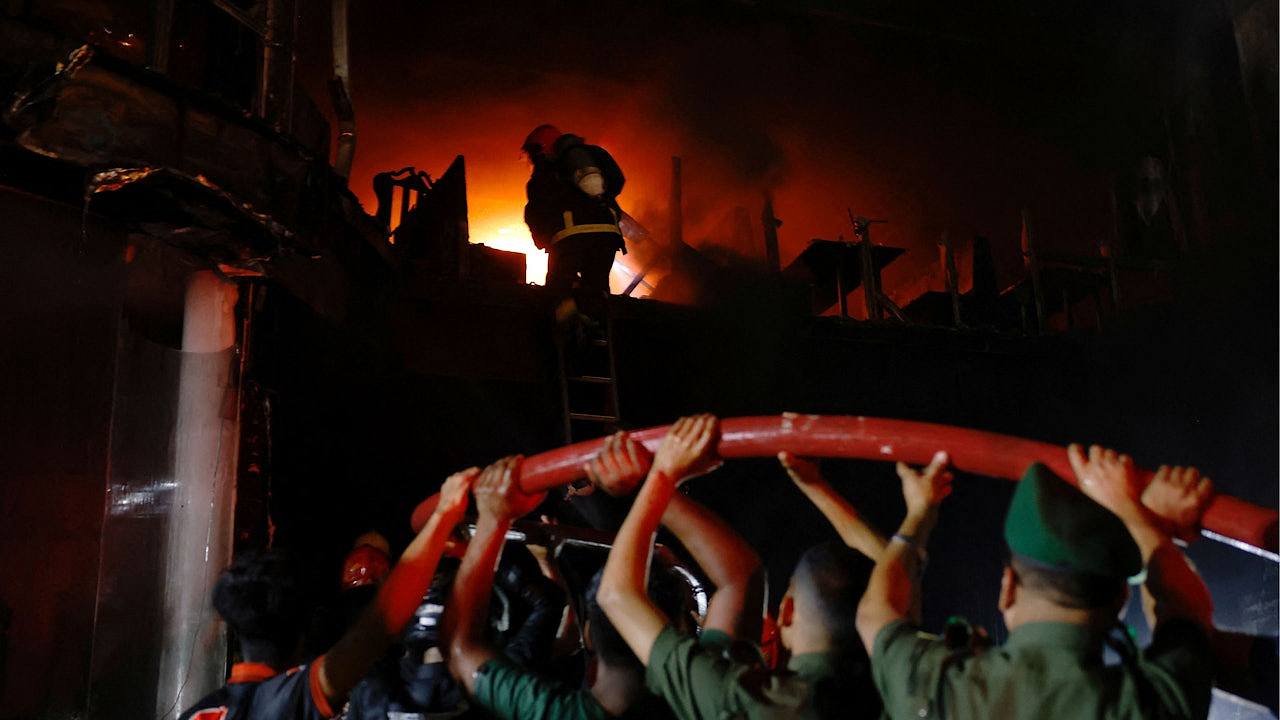 孟加拉首都商厦大火，至少43死22人伤重危殆（组图） - 1