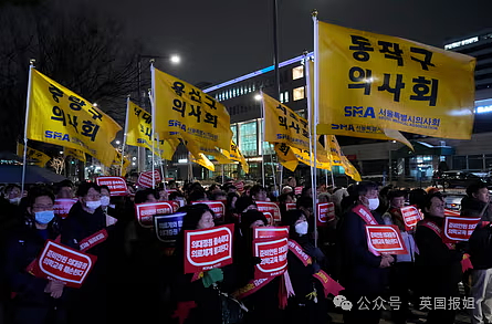 韩国政府与医生彻底决裂？或强迫罢工医生服兵役，2万医生将上街：破罐破摔病人死就死（组图） - 8