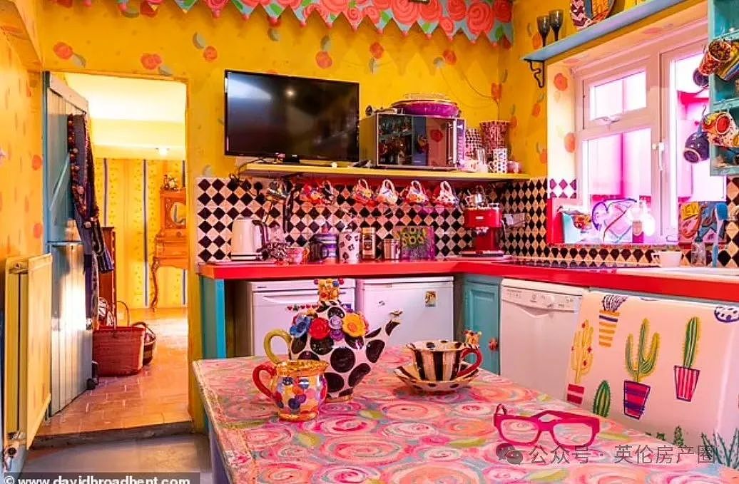 英国夫妇花40年时间将房子改造成“现实版玩偶之家”，但却卖不出去！这...（组图） - 8
