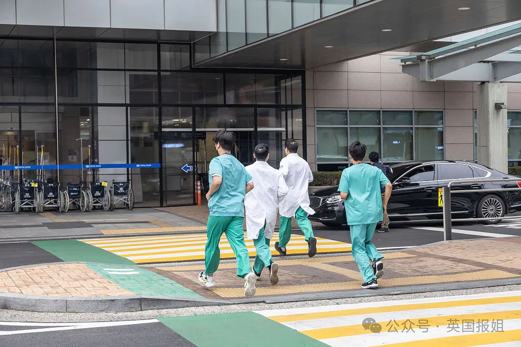 韩国政府与医生彻底决裂？或强迫罢工医生服兵役，2万医生将上街：破罐破摔病人死就死（组图） - 6