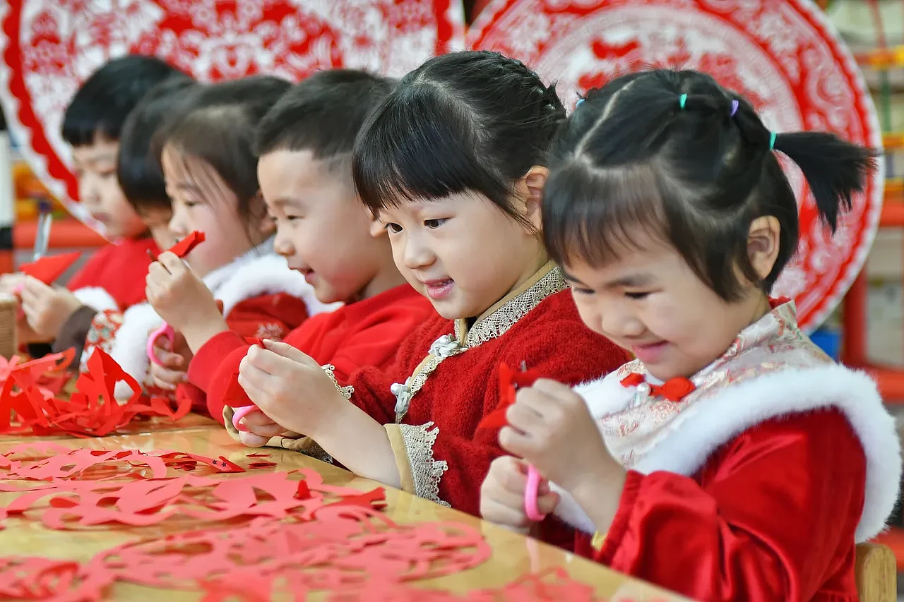 中国幼儿园人数去年骤减534.5万人，连3年降、今年恐更惨（组图） - 1