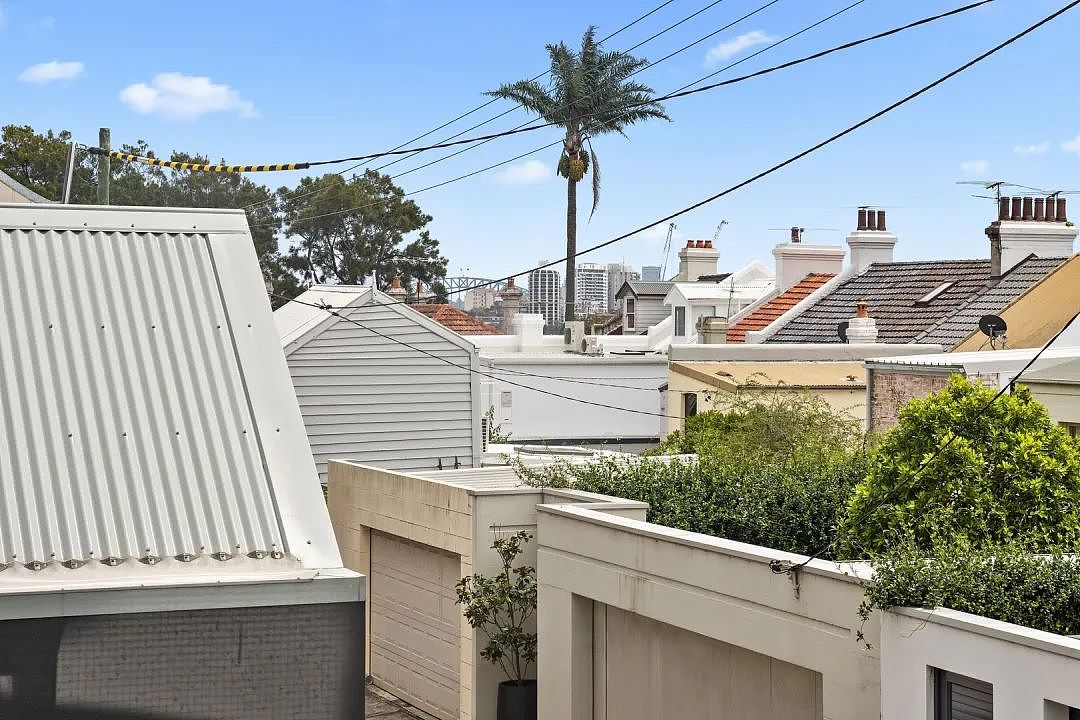 拍卖 | 悉尼三居室联排别墅引发买家争抢，$900万高价成交！超出底价150万！（组图） - 10