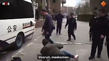 荷兰记者遭四川警方暴力视频曝光，毛宁：不知情（图）
