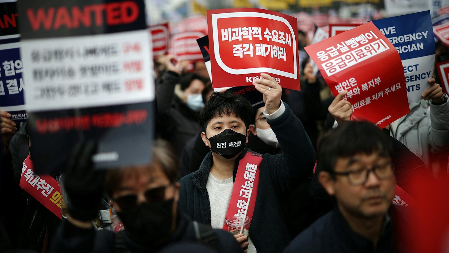 7000罢工实习医生惨了！南韩宣布“吊销执照”（图） - 1
