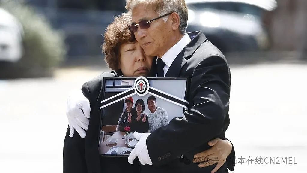 悉尼韩裔一家人被残忍灭门！葬礼今日举行 父母悲痛告别，白发人送黑发人（组图） - 2