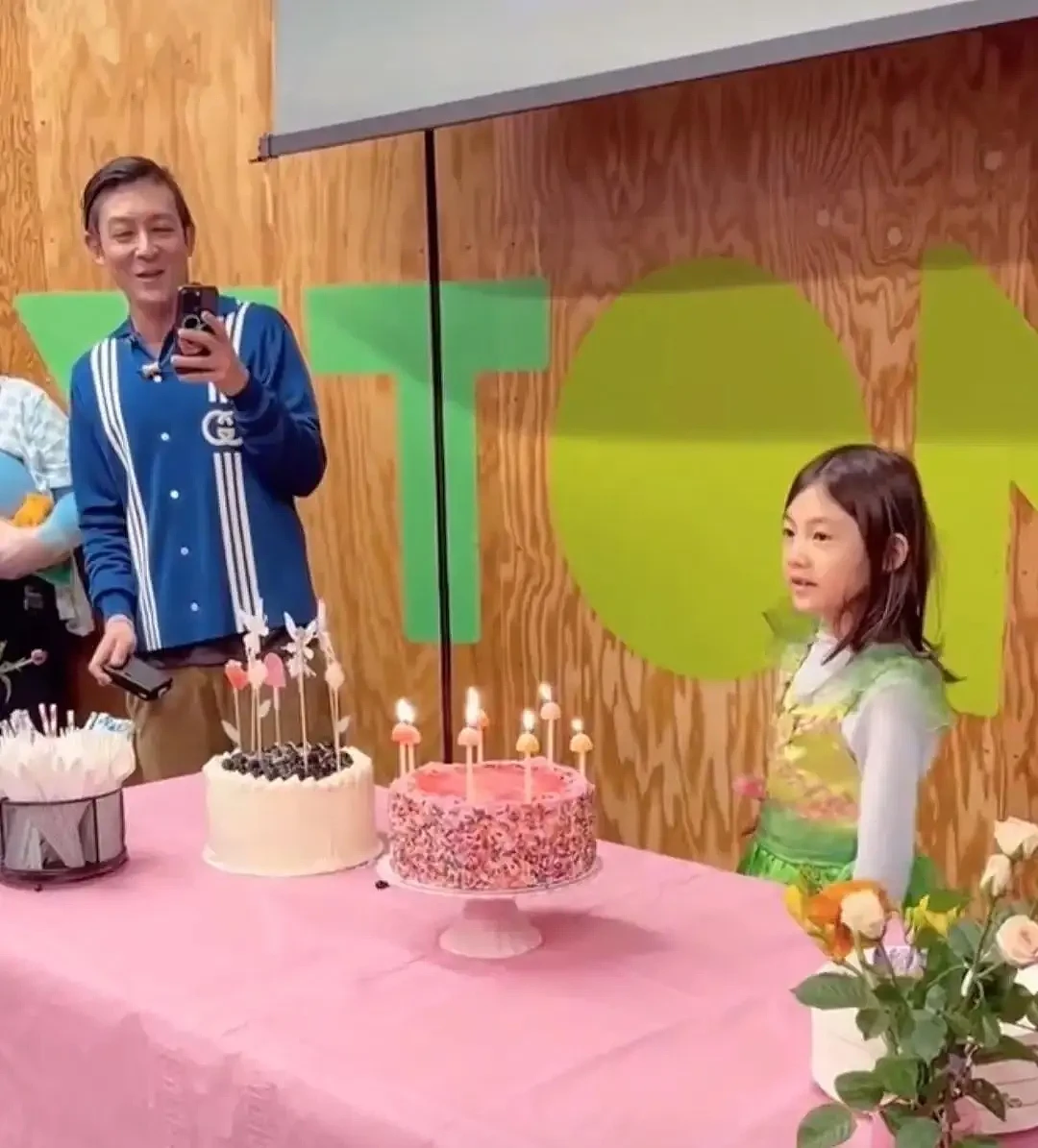 陈冠希为7岁女儿办生日派对，43岁状态引热议，网友：都老成这样了（组图） - 8