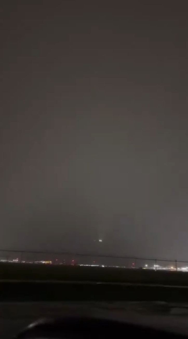 加航波音777客机遭闪电击中“爆出诡异蓝光”影片疯传（组图） - 2