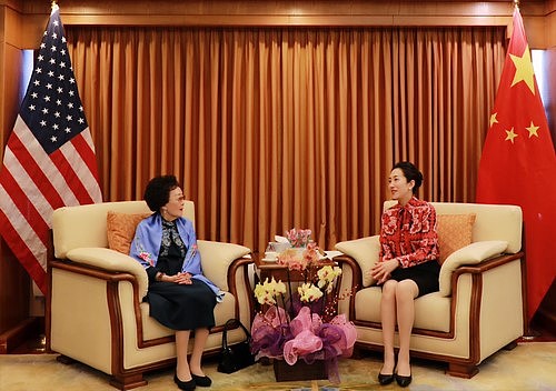 中国驻洛杉矶总领事夫人艳丽登场！王薇曾为外交部“五朵金花”（组图） - 7