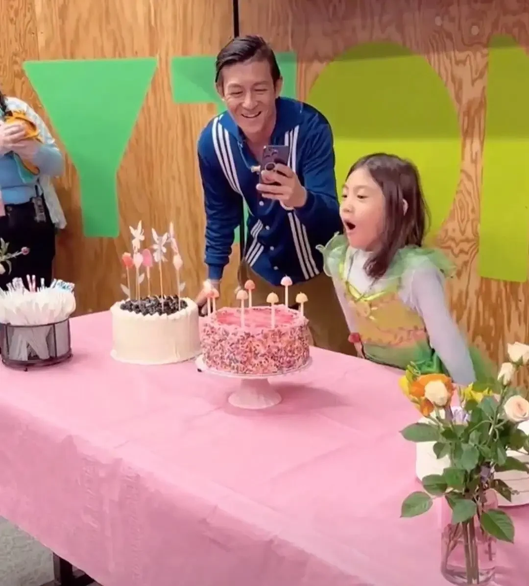 陈冠希为7岁女儿办生日派对，43岁状态引热议，网友：都老成这样了（组图） - 9