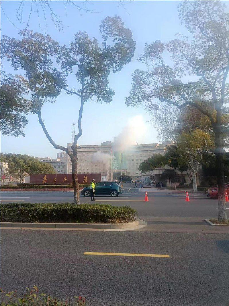 江苏省公安厅大楼失火，张家港市政府大楼被炸（组图） - 2