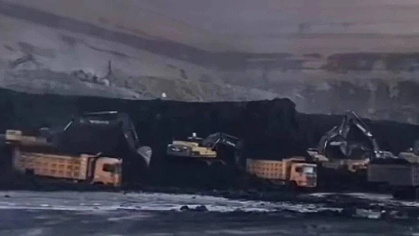 陕西煤矿爆炸致11死！事故报告：问责35人，作业人员吸烟点火引起（组图） - 1