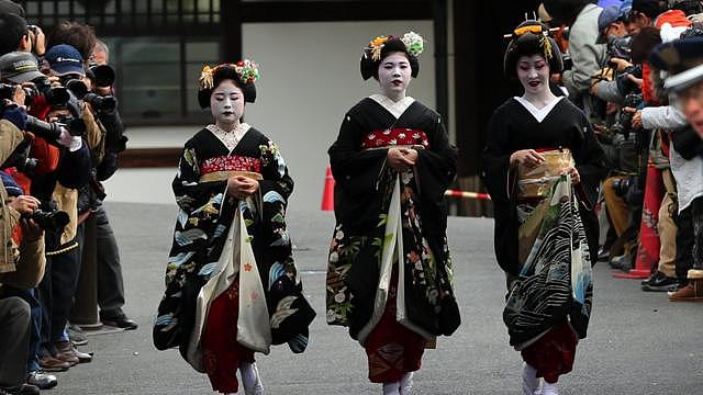 日本：追拍艺妓造成滋扰，京都禁游客入小巷（组图） - 1
