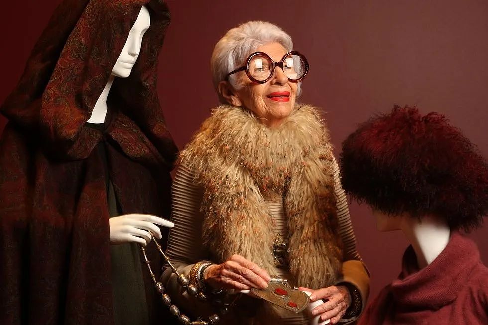 【时尚】102岁最时尚奶奶去世！网友：相比2000多件高定，我更羡慕她的爱情（组图） - 35