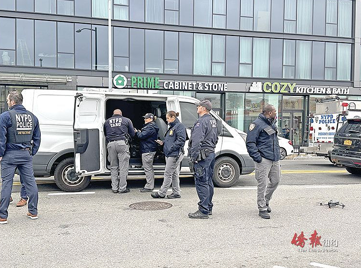 震惊！3名华男持枪在法拉盛“干了一票大的” ，警方出动十余辆警车搜捕（组图） - 3