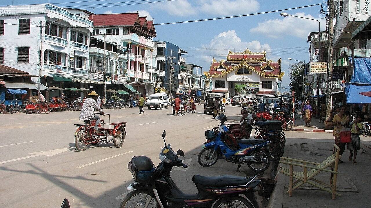 缅甸妙瓦底中国籍涉赌诈人员经泰国被遣返回国，涉逾800人（组图） - 1