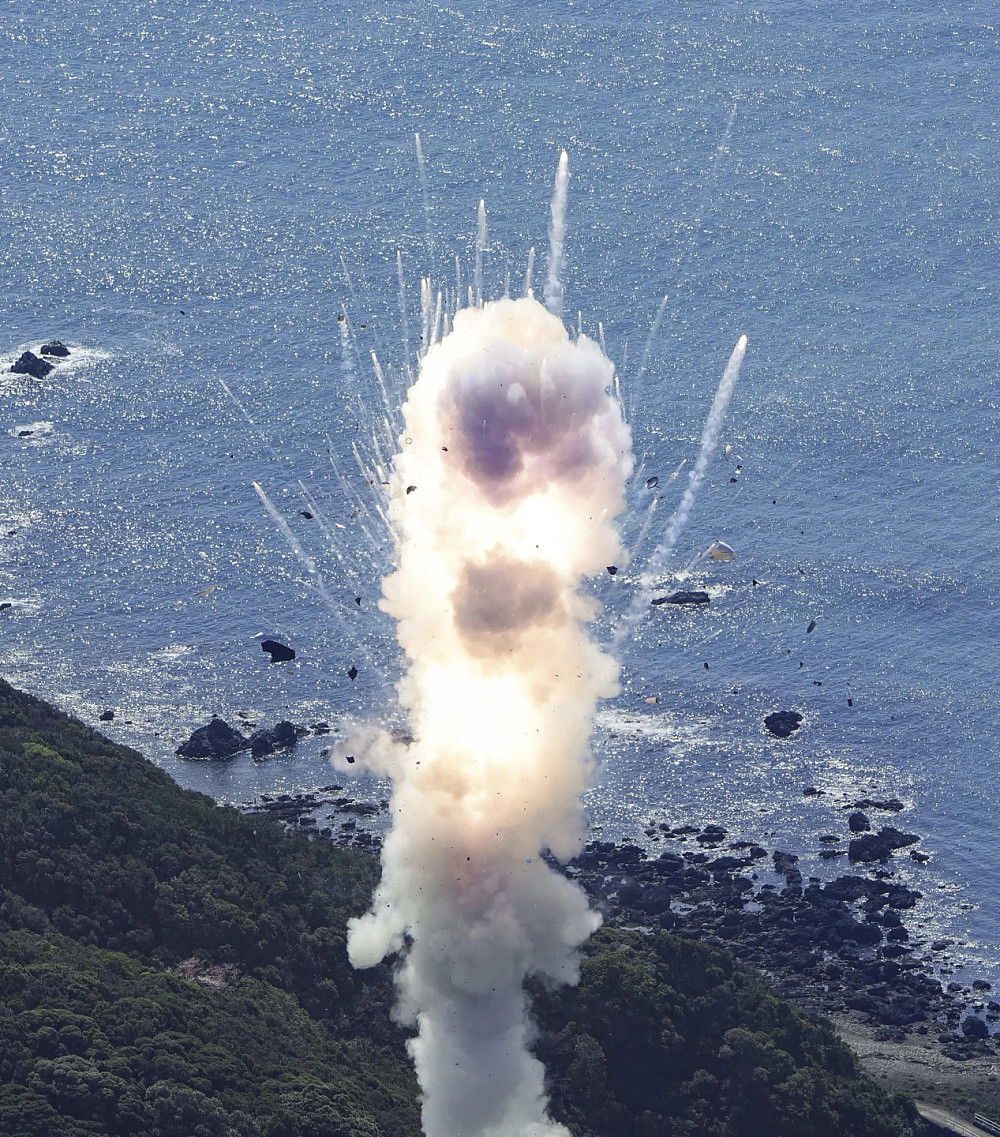 日本民营火箭升空瞬间化为火球：首次发射遭遇惨败（组图） - 3