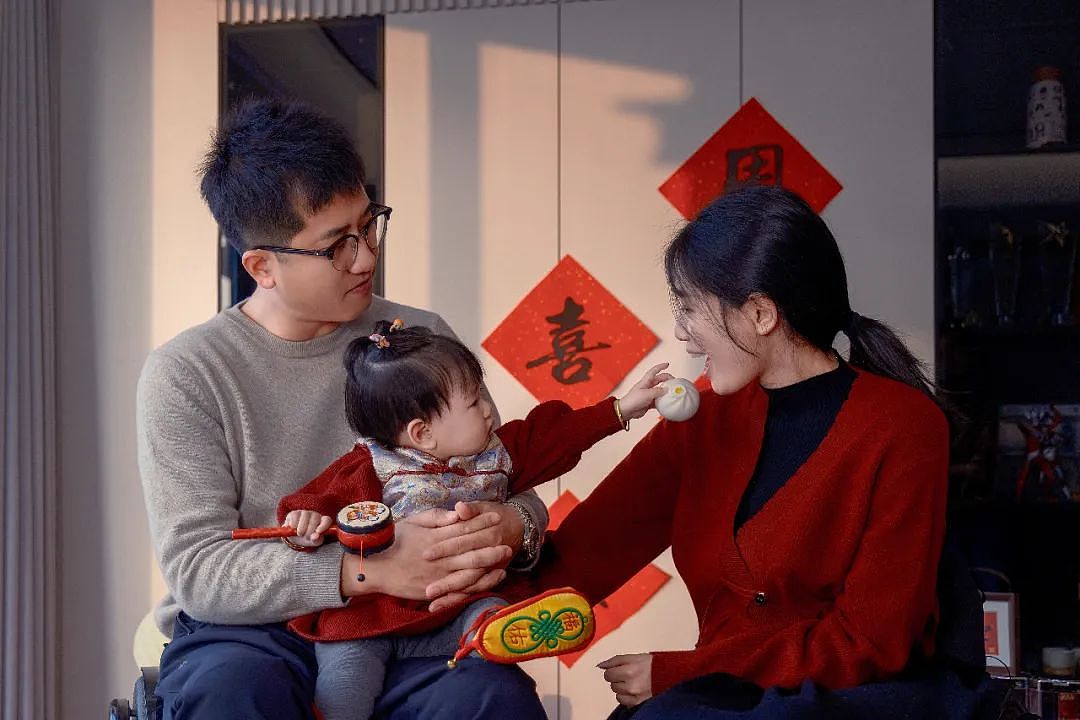 90后轮椅夫妻，带1岁孩子自驾中国，真实经历曝光后，无数网友想排队道歉...（组图） - 18