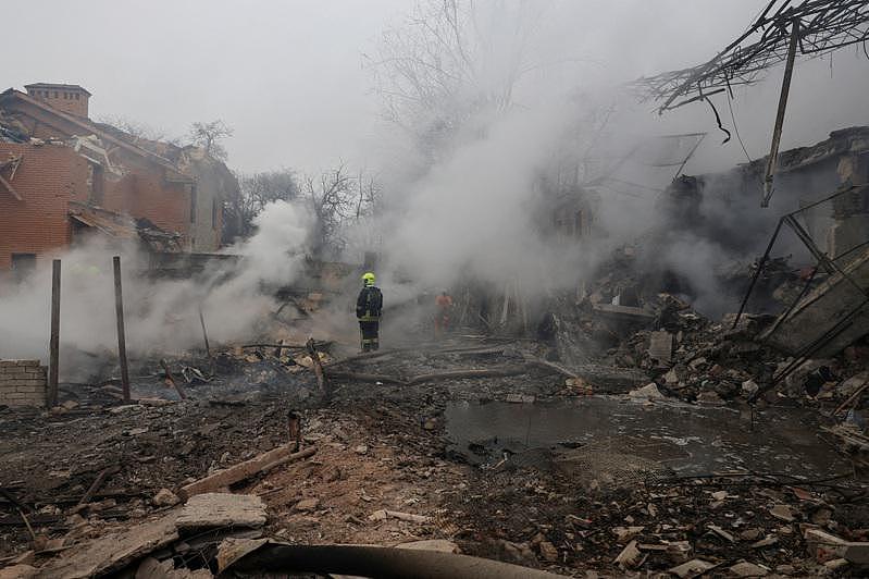 俄用双重飞弹轰炸敖德萨市酿20死73伤，包括多名救难人员（图） - 1