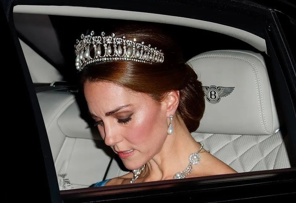 惊天大瓜！凯特王妃“消失了”，英国王室上演“消失的她“到底藏了多少隐情？（组图） - 24