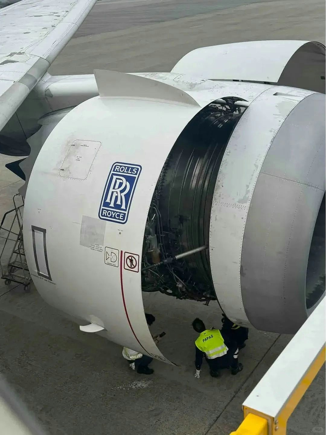 天津飞新加坡TR139航班机械故障，紧急备降香港机场（组图） - 2