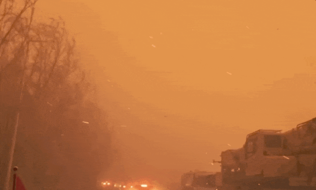 四川甘孜森林大火，火势汹汹，浓烟滚滚遮蔽现场（视频/组图） - 3
