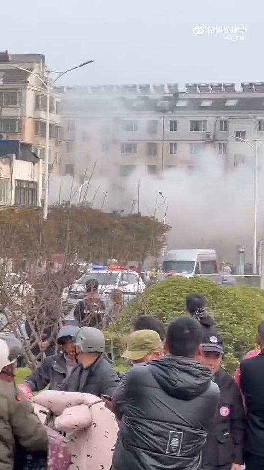江苏淮安烧烤店爆炸，至少2人受伤送院，疑似亲历者被烧焦（组图） - 1