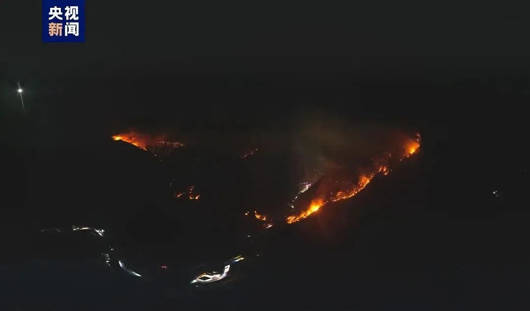 四川甘孜森林大火，火势汹汹，浓烟滚滚遮蔽现场（视频/组图） - 6